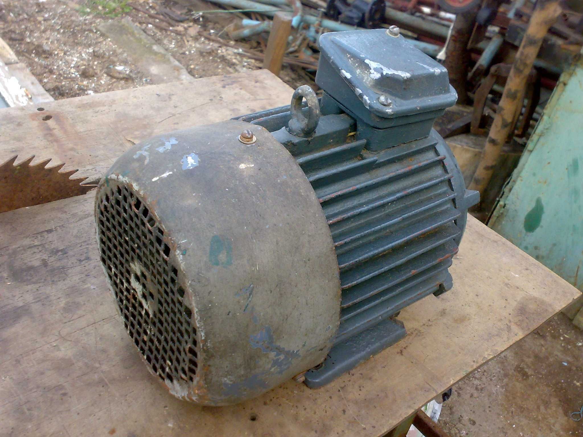 Электродвигатель 3.0-1420 об мин новый 1990 г.