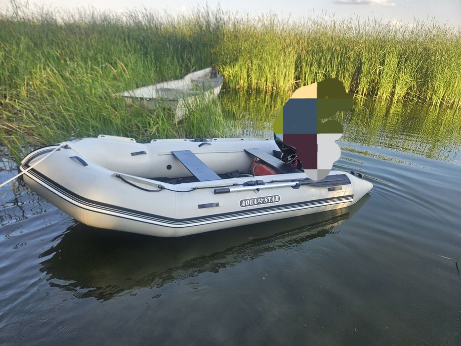 Лодка килевая с мотором