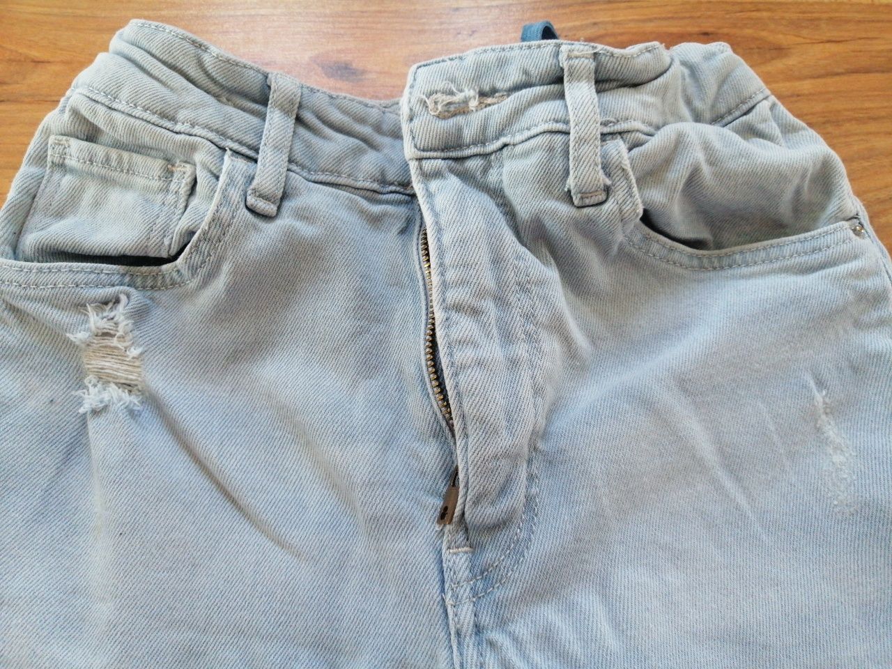 Jeansy H&M 140 spodnie jeansowe Girlfriend fit z dziurami Boyfriend
