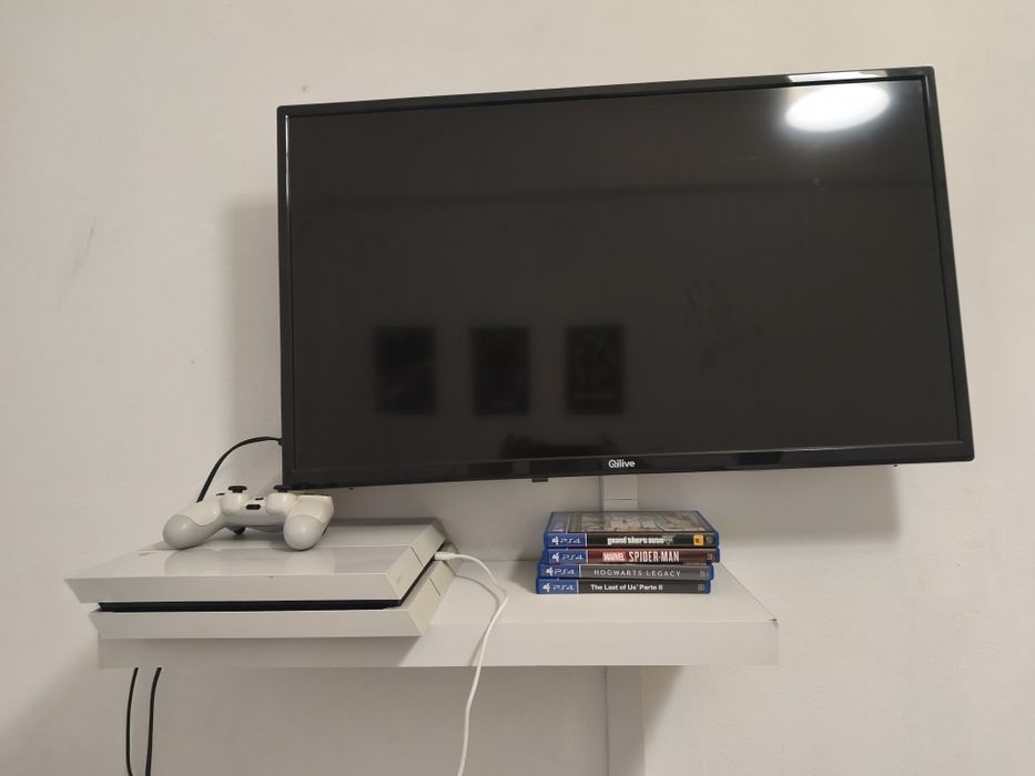 Vendo PS4 mais jogos