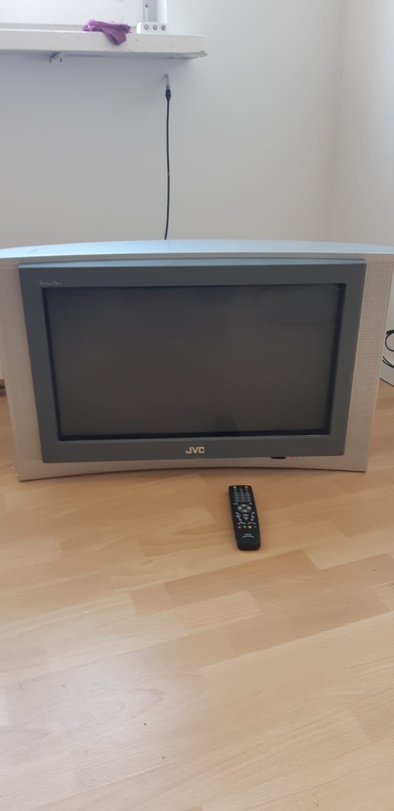 Telewizor JVC starego typu
