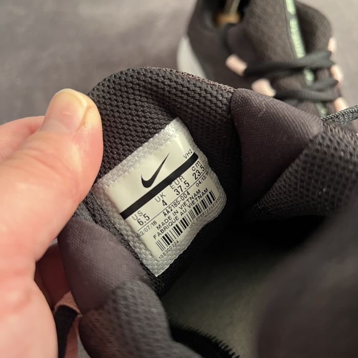 Жіночі кросівки Nike sportwear. P. 37,5.
