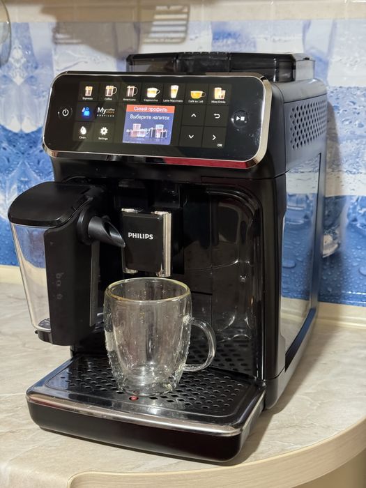Кавоварка Philips 5400 домашня кавоварка з капучінатором