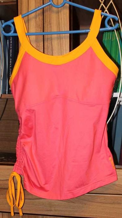 Nowy bra-shirt Reebok, bardzo oryginalny (r. M)