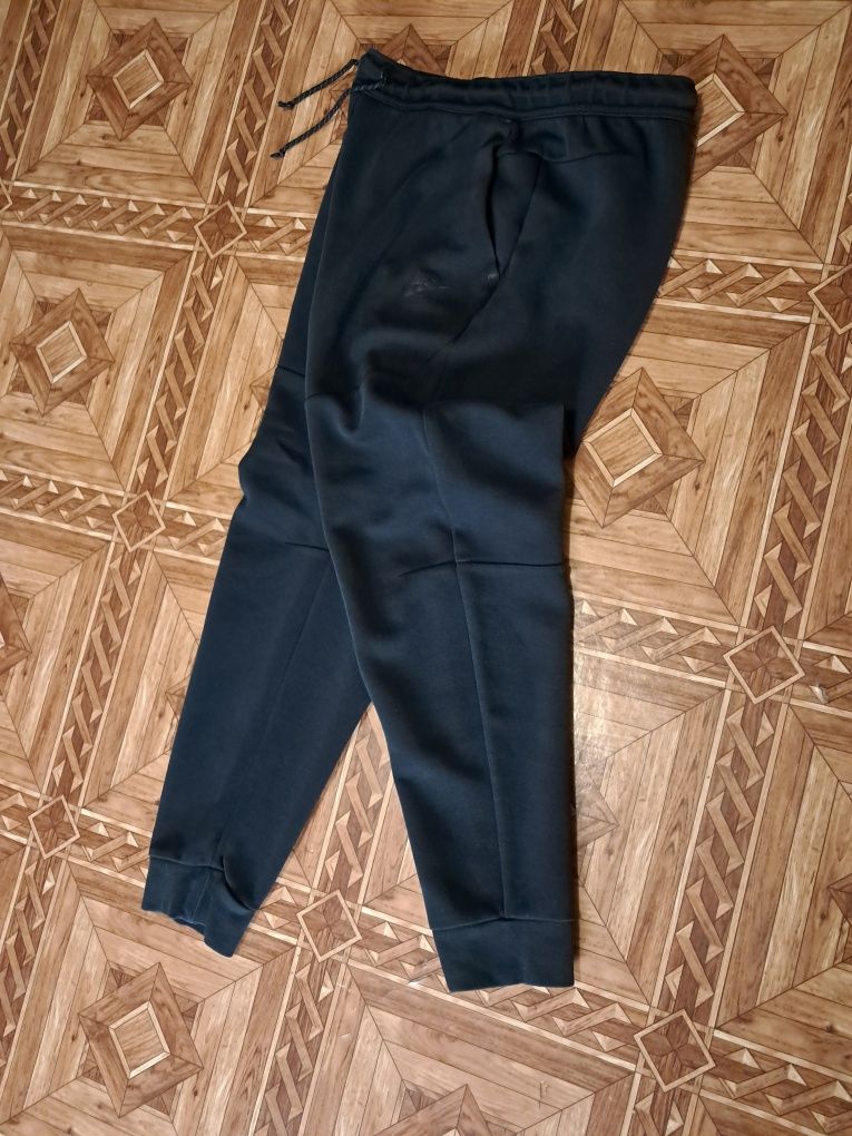 Спортивные Штаны Nike Tech Fleece" L Original" В отличном состоянии.