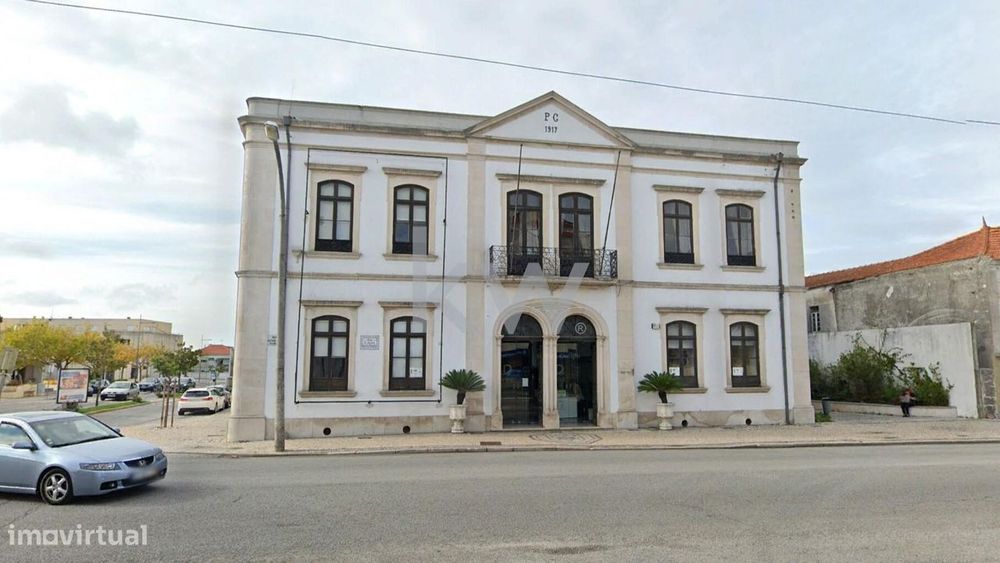 Garagem Fechada com 16,10m2 no Centro de Mira