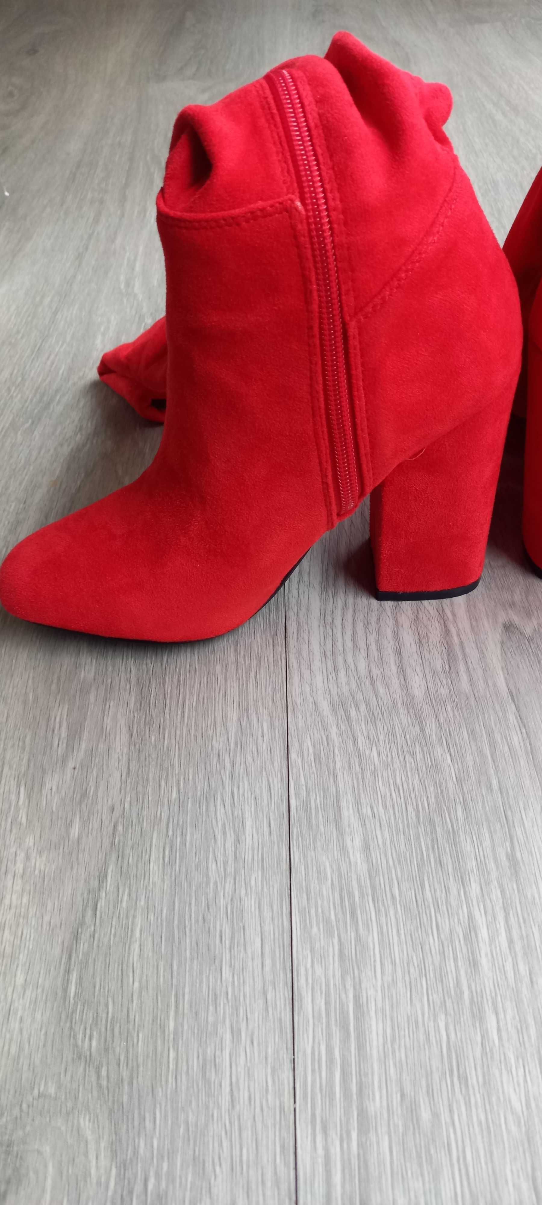 Botas vermelhas numero 36 novas