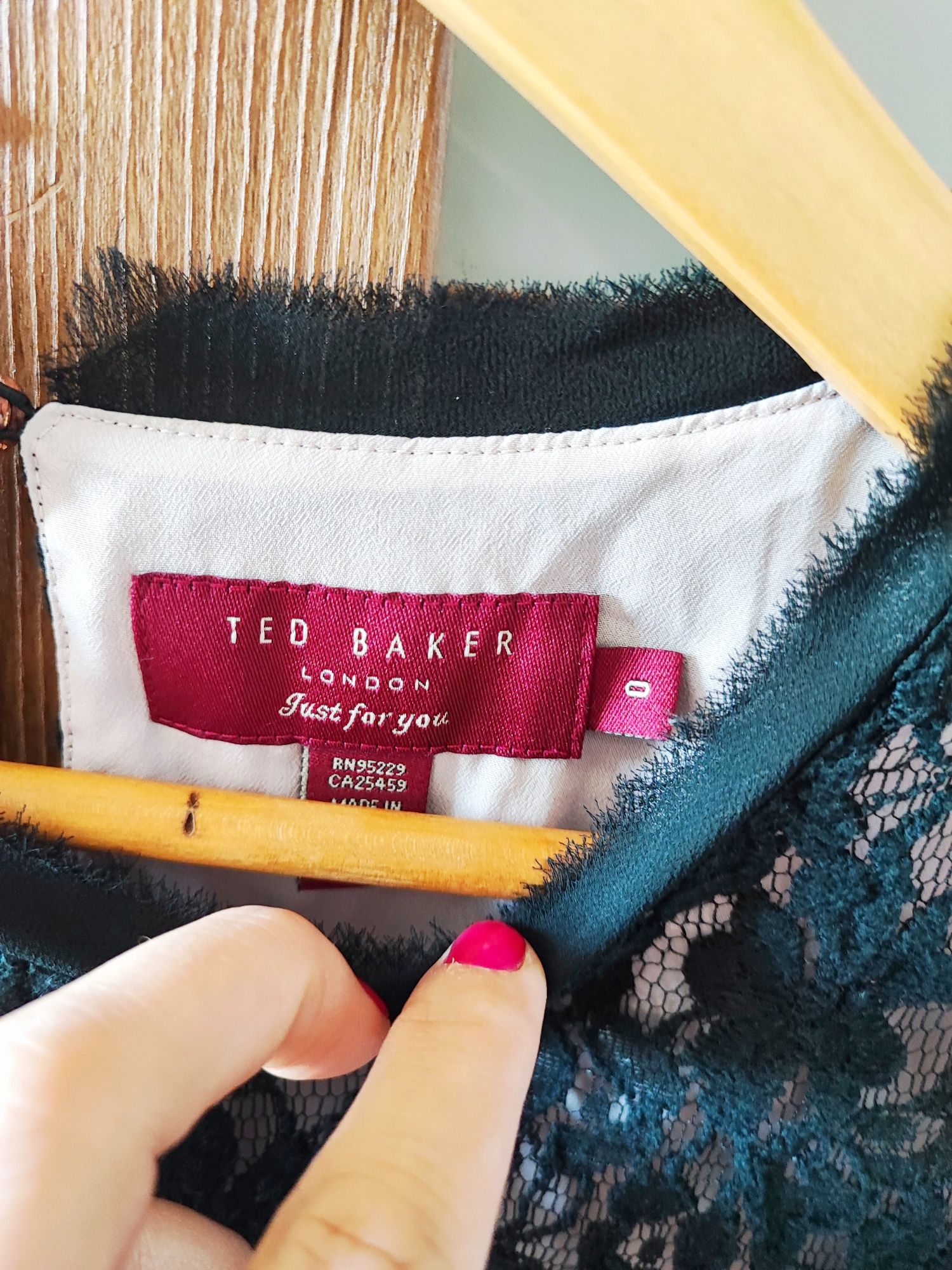 Ted Baker czarna koronkowa elegancka sukienka XS/S