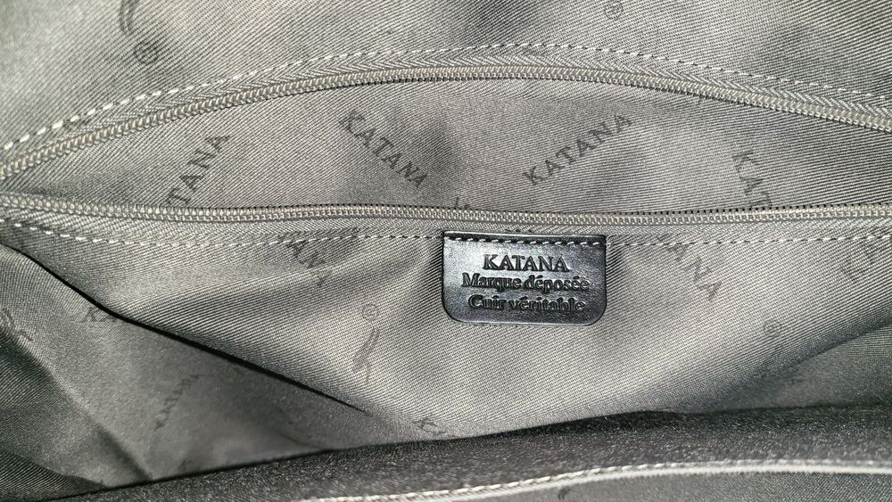 Mala em Pele Katana, Documentos e Portátil