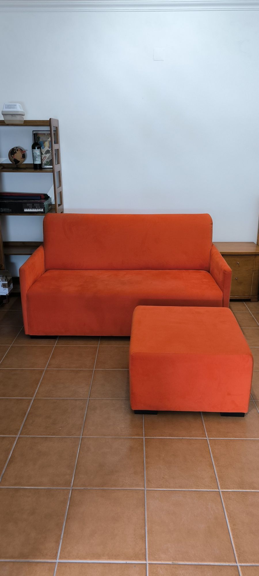 Sofá com puff para 2/3 pessoas