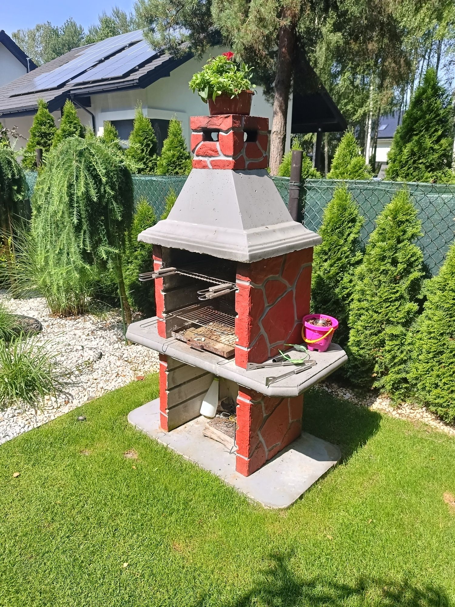 Grill z możliwością wędzarni