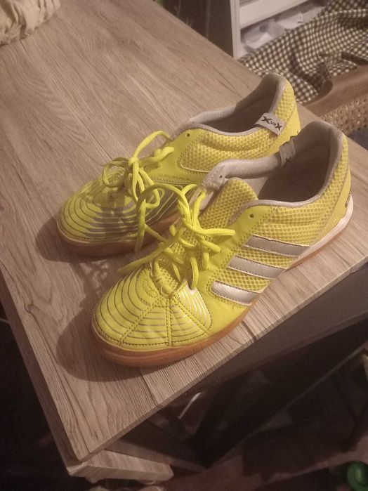 Ténis Futsal Adidas Amarelos número 39 40