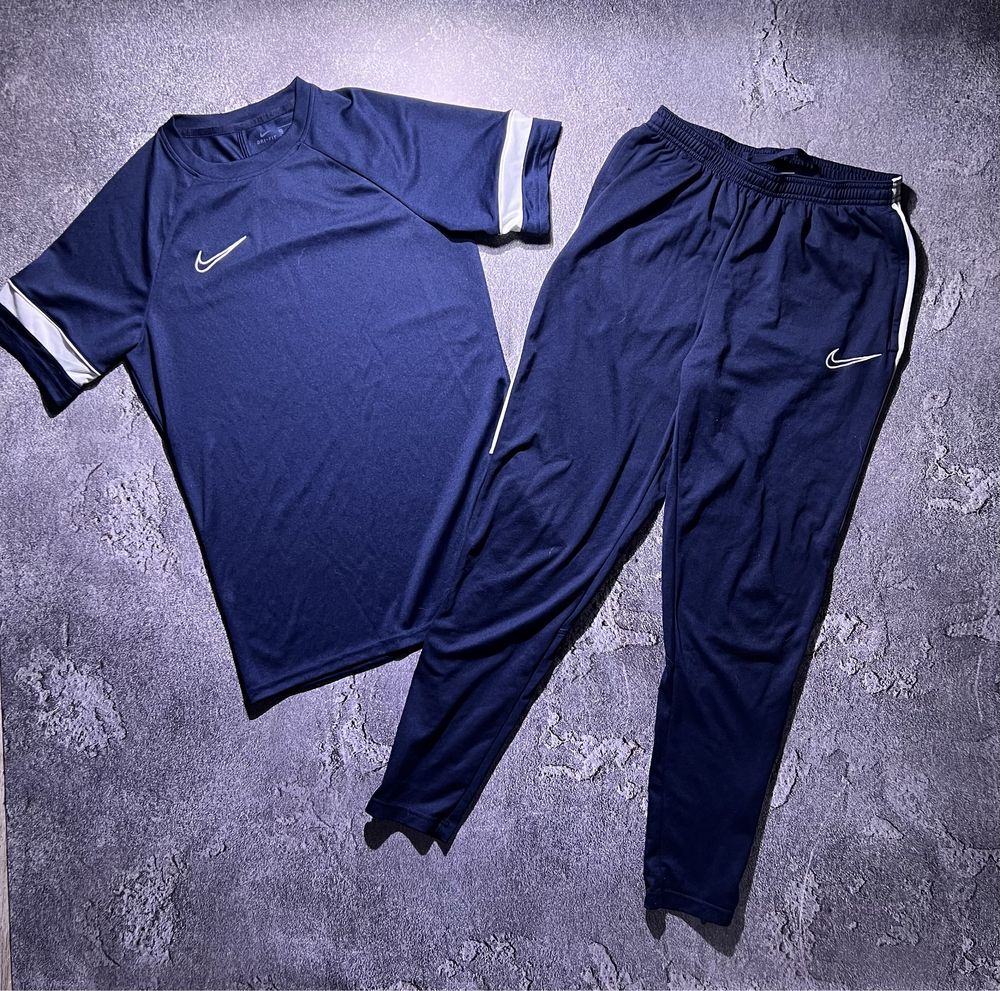 Костюм Nike Dri Fit розмір С-М