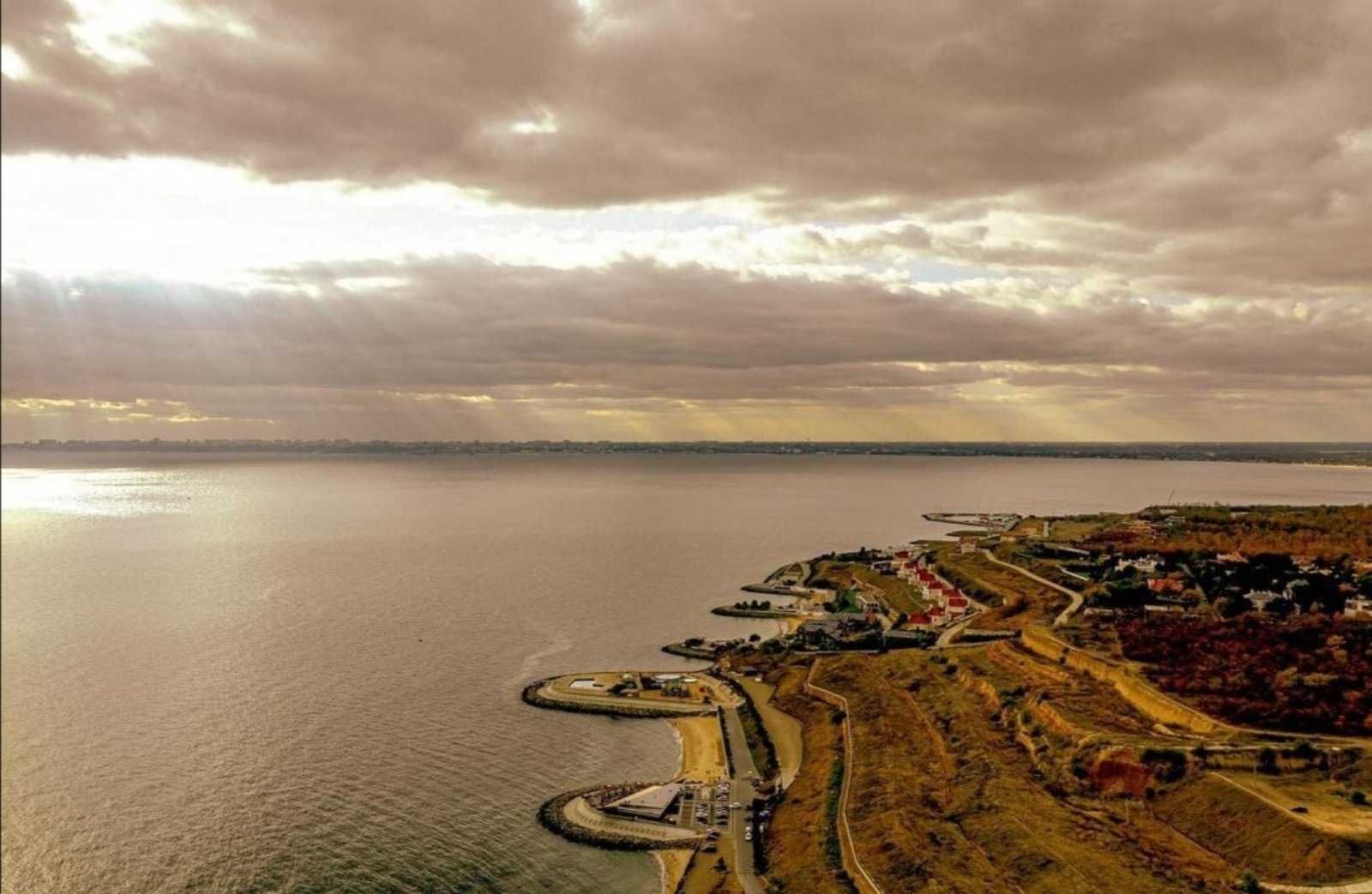1к возле моря. Начат ремонт! Красный кирпич.