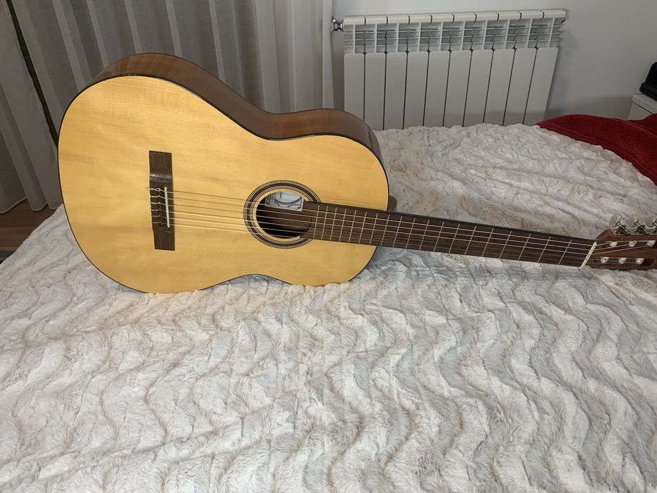 Guitara so falo pelo chat do olx