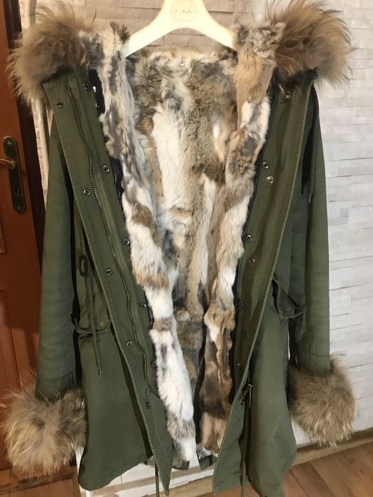Parka obszyta naturalnym futrem z jenota