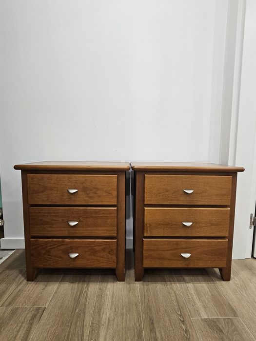 2 Mesas de cabeceira