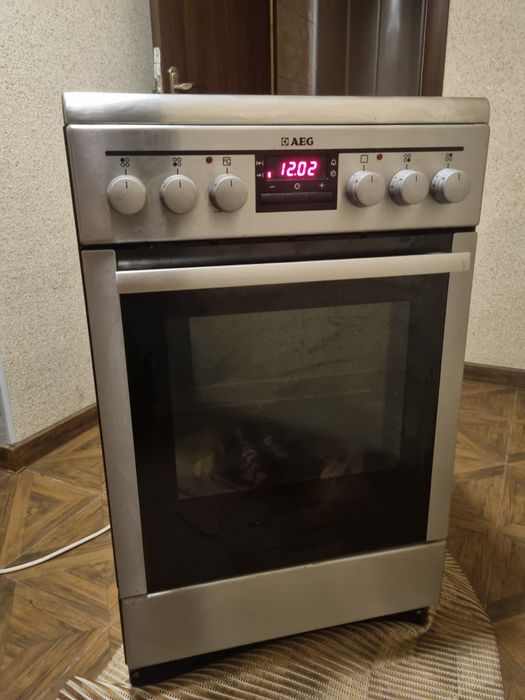 Повнорозмірна плита AEG