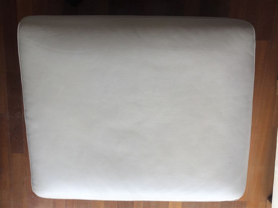 Pufe de pele branca - bom estado