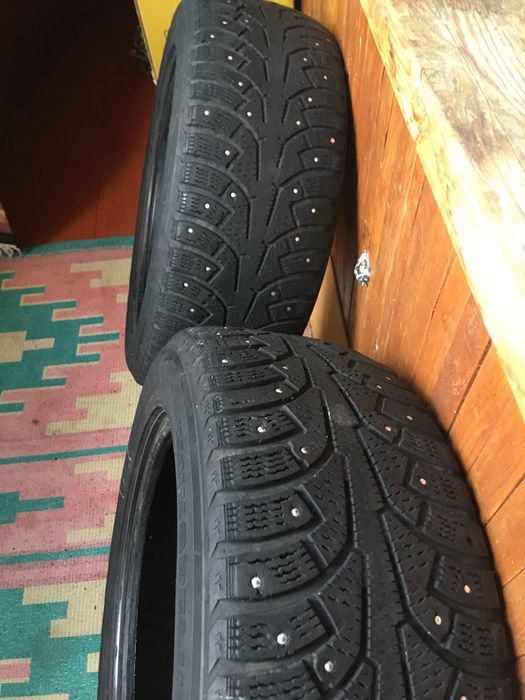Зимняя шипованая резина на машину 215/55 R16