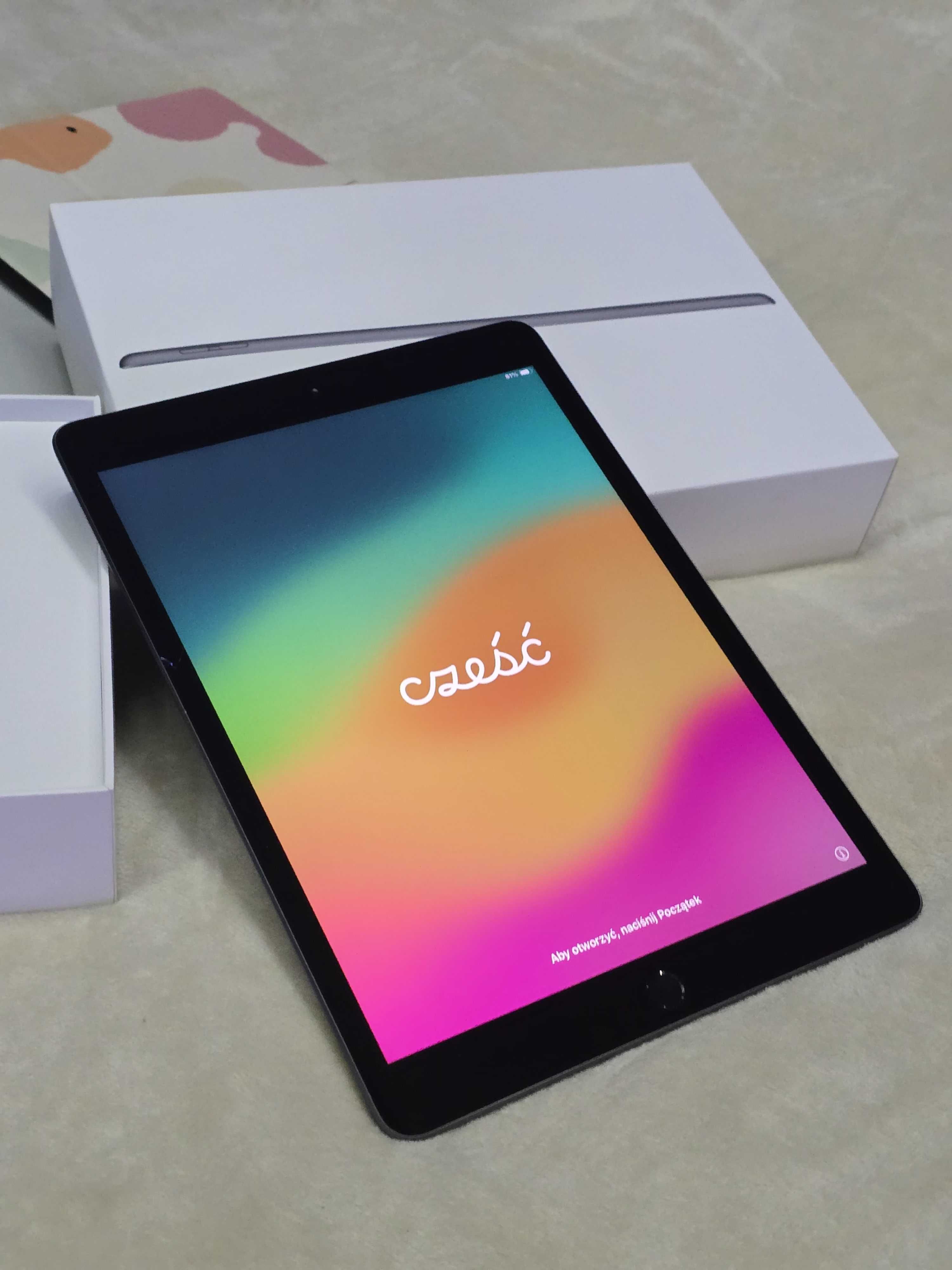 Tablet Apple iPad (8th Gen) Cellular 3 GB / 32 GB + 4 etui