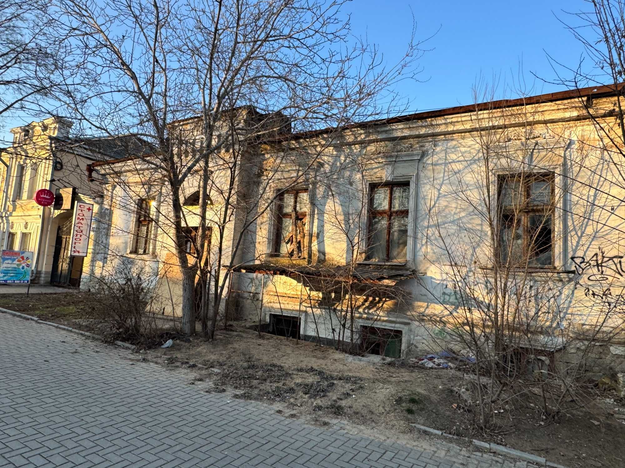 Центр Адмірала Макарова 250 кв.м. фасад ціна 90 тис. у.о.