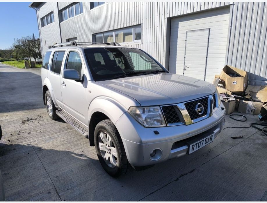 Розборка Nissan Pathfinder-Navara бампер і тд..