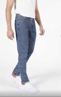 Модные , легкие джинсы Colins  34 размер.
