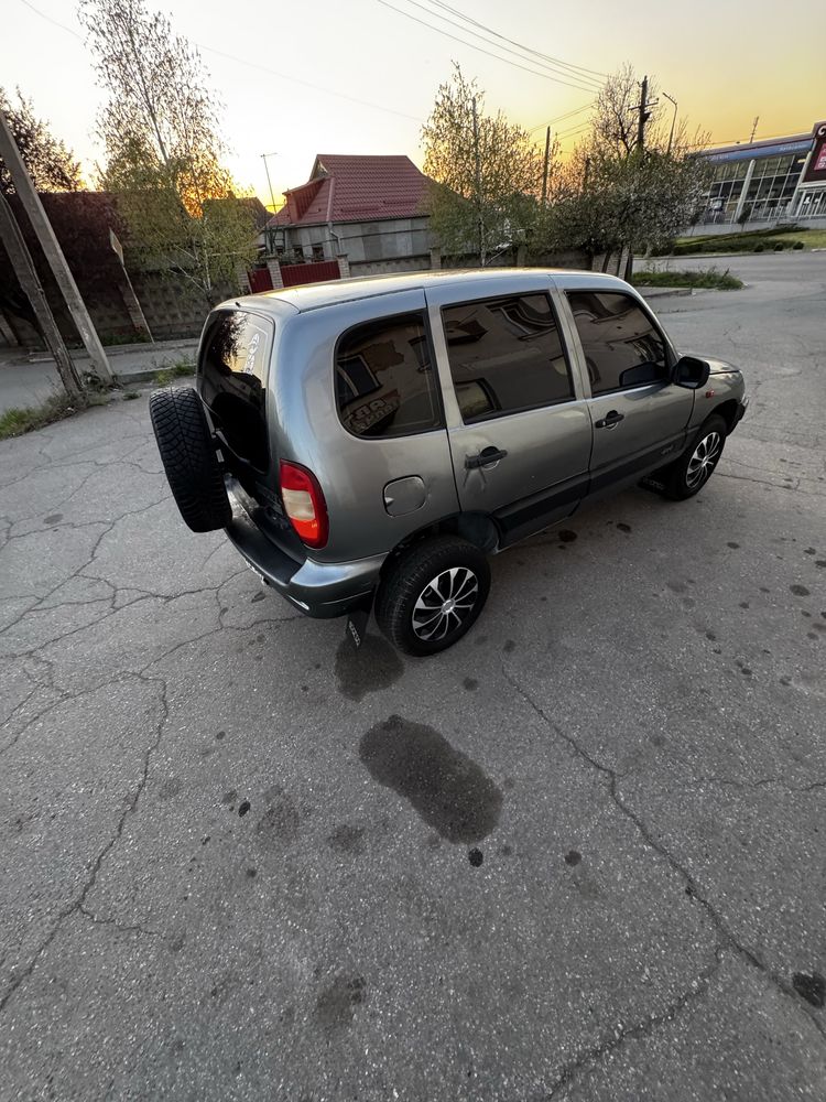 Продаю Шевроле Ніву 2008р 1.7 інжектор 4*4 ціна 3200$