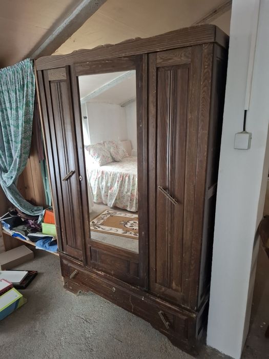 Conjunto dois roupeiros antigos