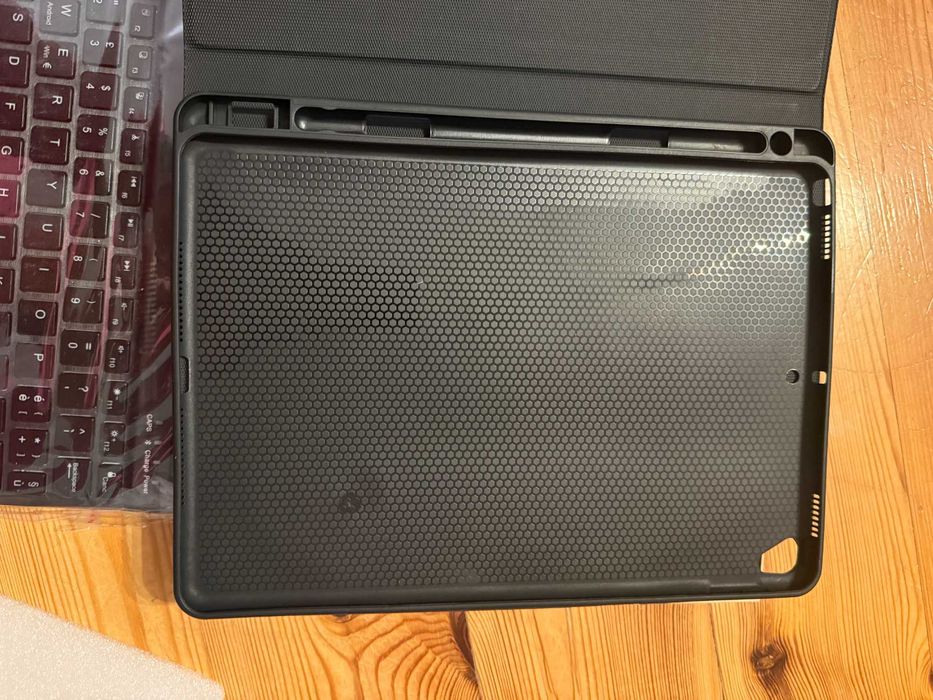 DINGRICH Magnetyczne Etui z Klawiaturą Bluetooth do iPad 9,7ʺ / 10,5ʺ