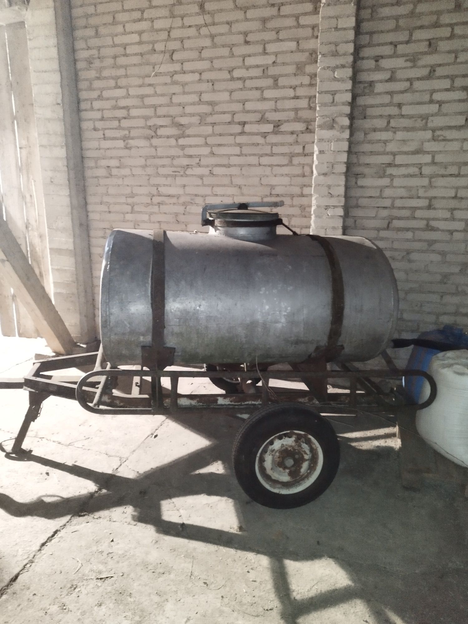 Beczka 1200l na podwoziu