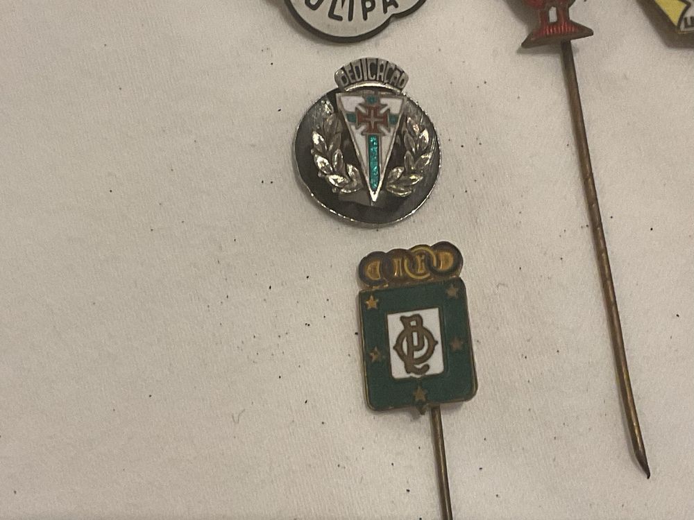 Pins antigos desportivos, outros e medalha
