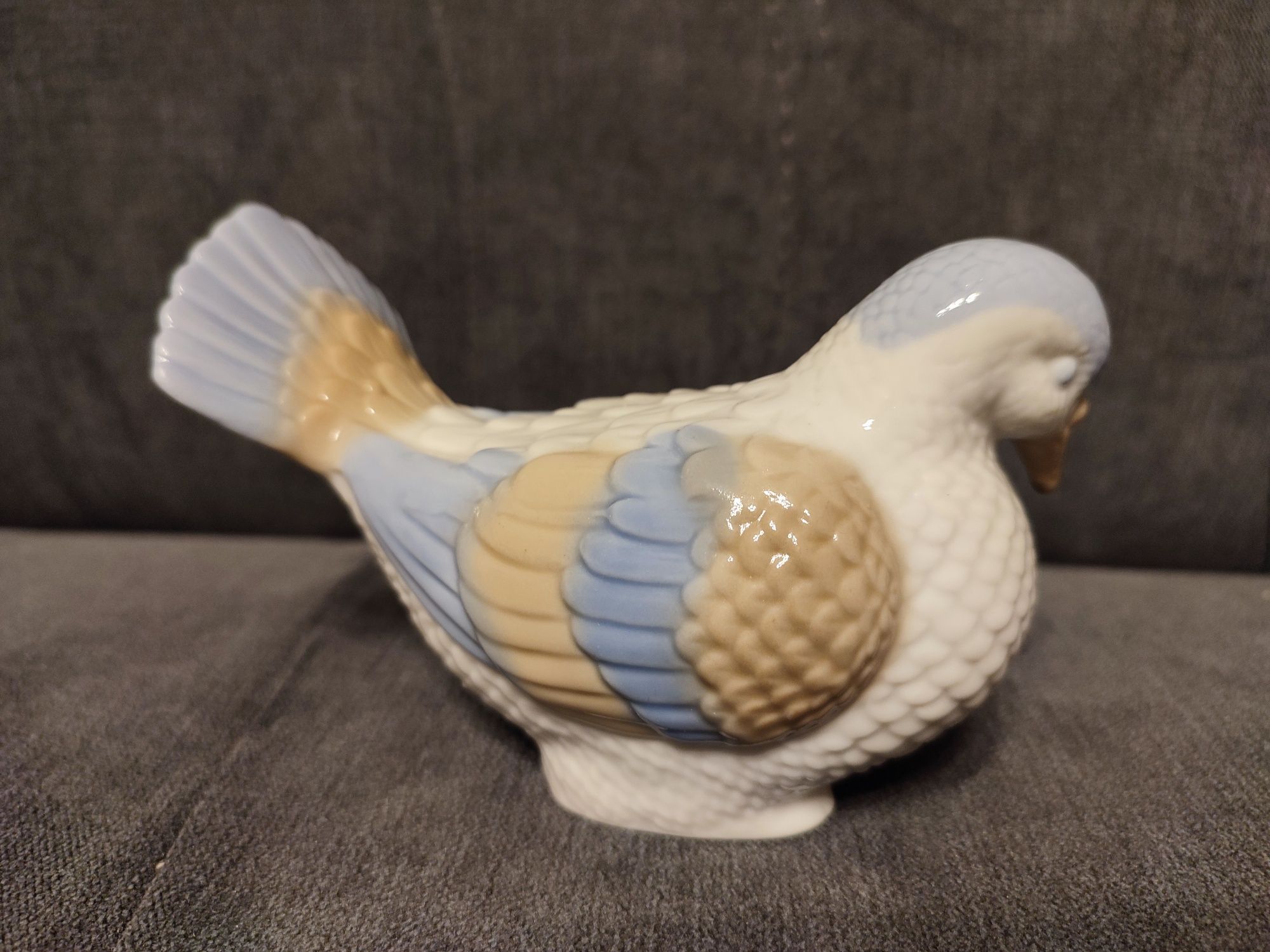 Figurka porcelanowa gołębia