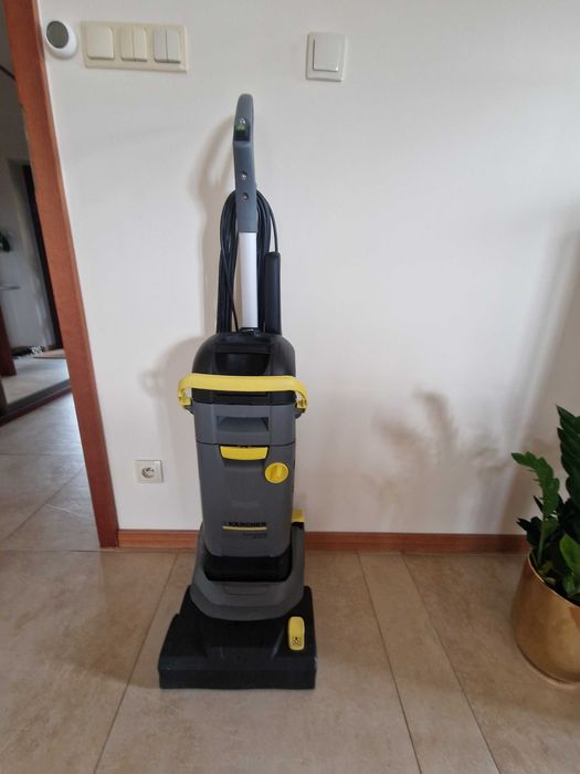 Szorowarka kompaktowa KARCHER Professional BR 30/4