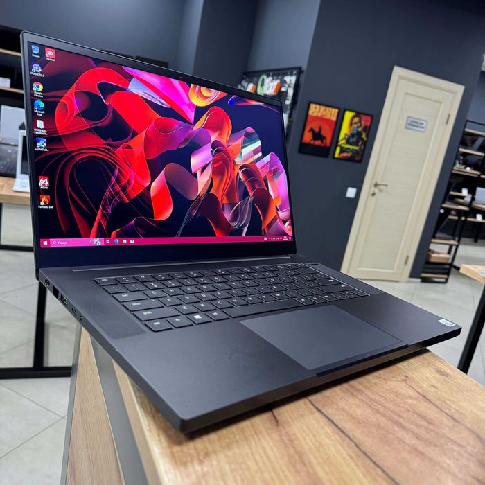 Ігровий Razer Blade [144 Гц] - i7 10750H/RTX 3070 8 GB/16 GB/256 NVME