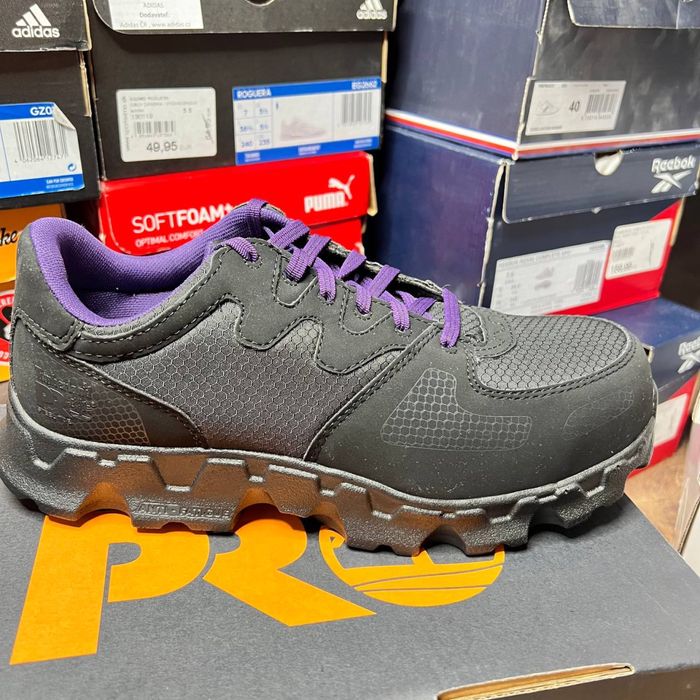 Гуртовий продаж стокового брендового взуття.