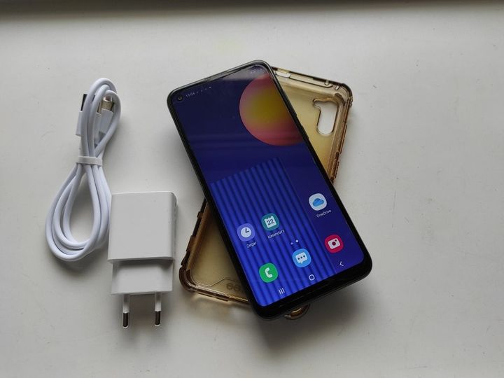 Samsung M11 z folią na ekranie,bateria 2-3 dni, etui i akcesoria, 3/32