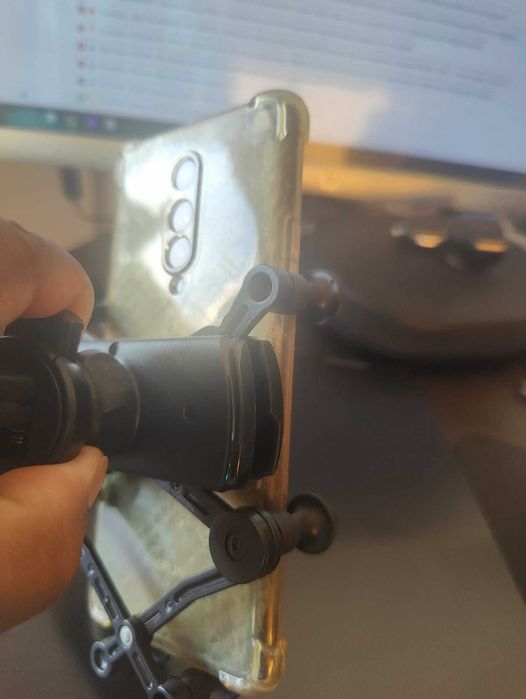 Suporte ajustável para telemóvel no carro