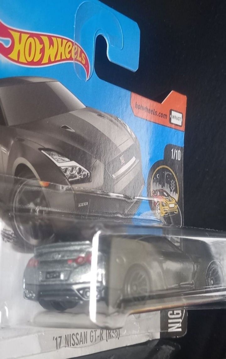 17 nissan GT-R R35 Hot Wheels