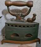 Ferro de engomar antigo