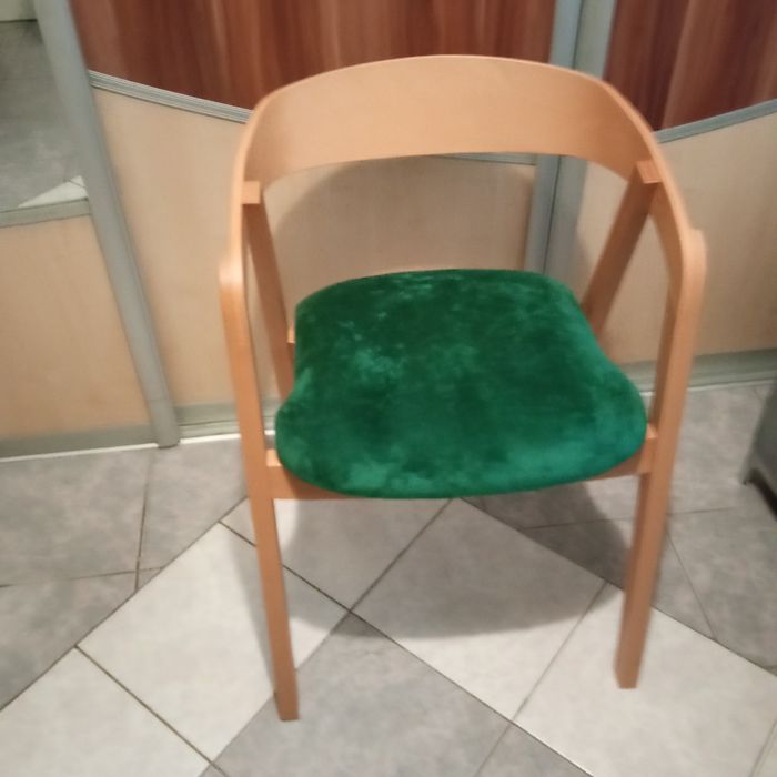Krzesła loftowe .