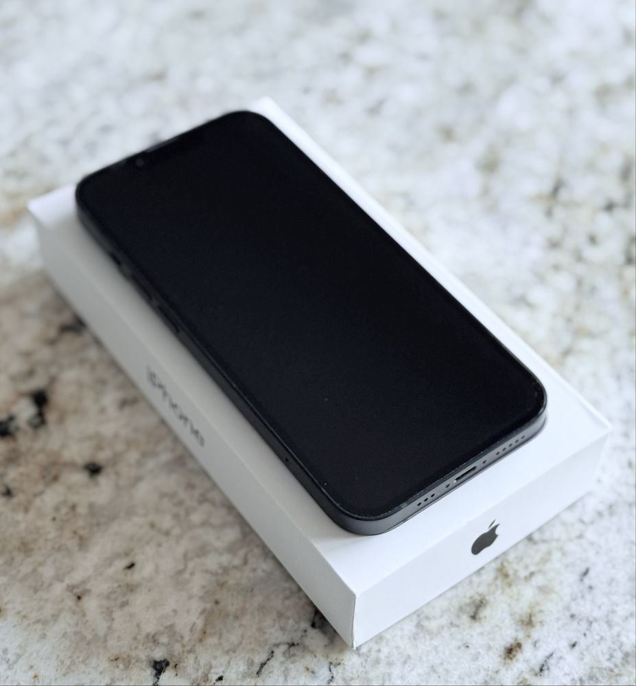 iPhone 14 128GB Czarny – Stan BDB – Etui + Kabel