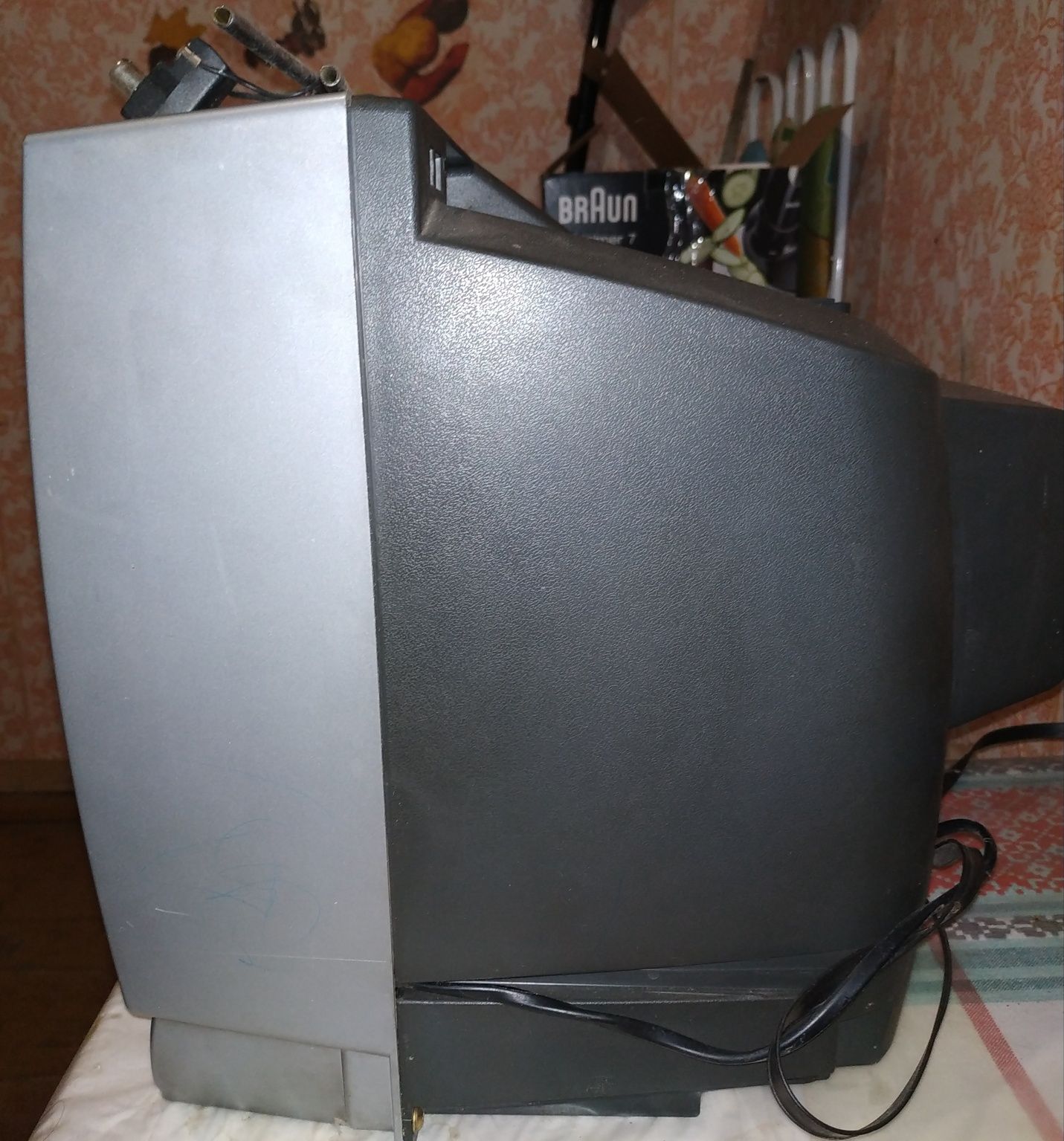 Телевізор JVC маленький на кухню