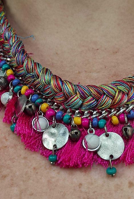 Colar Parfois Colorido - Com Fio e Medalhas
