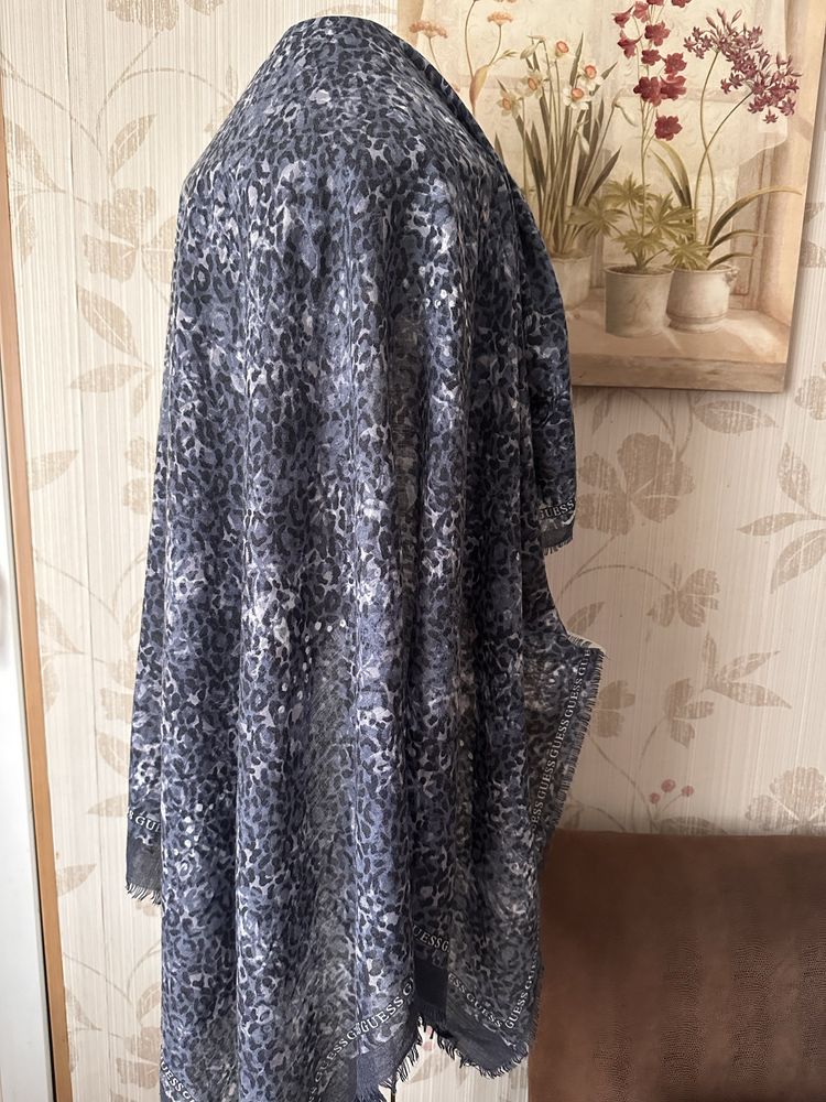 Платок шарф палантин guess