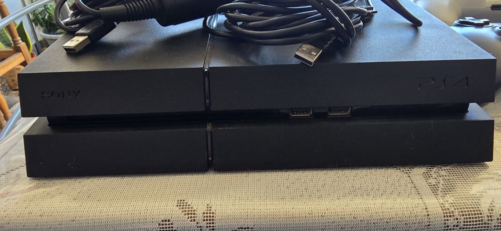 PlayStation 4 (Conjunto Completo)