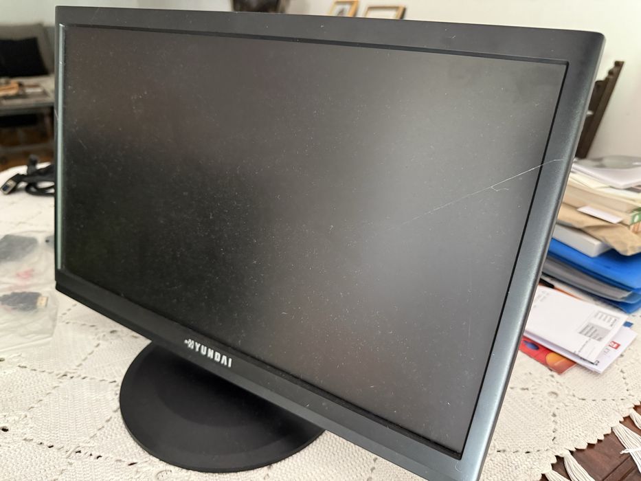 Hyundai X224W 22" LCD WSXGA+ 1680 x 1050 Monitor 5ms DVI VGA