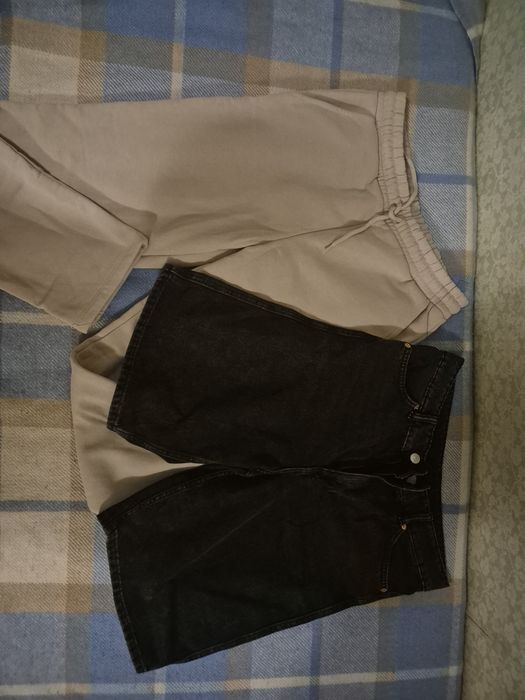 Шорти та штани є