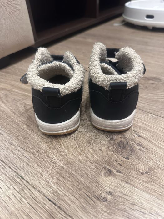 Теплые кроссовки